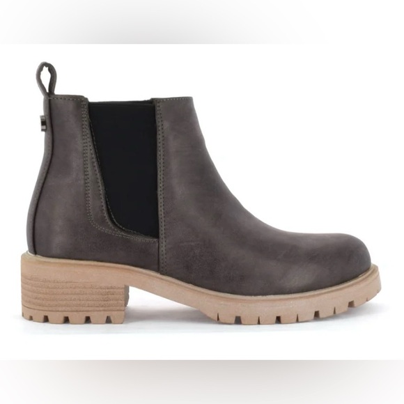 NIB SEVEN 7 FOOTWEAR BILLIE CHELSEA BOOT IN COLOR BRONZE SIZE 9 - Picture 2 of 12